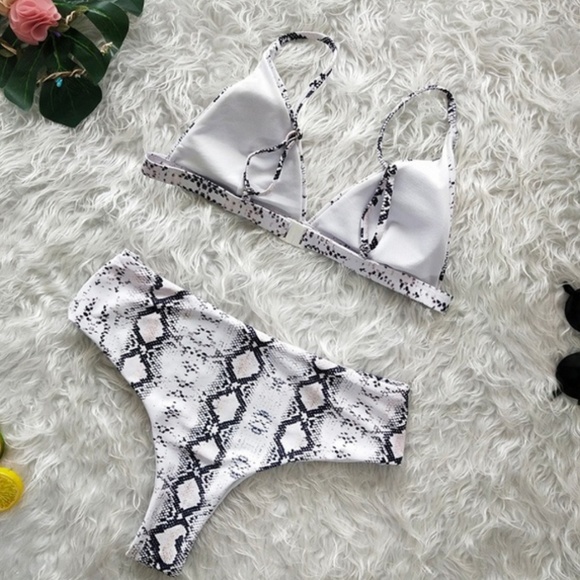 NEW ARRIVAL Snakeskin Bikini - Picture 2 of 5